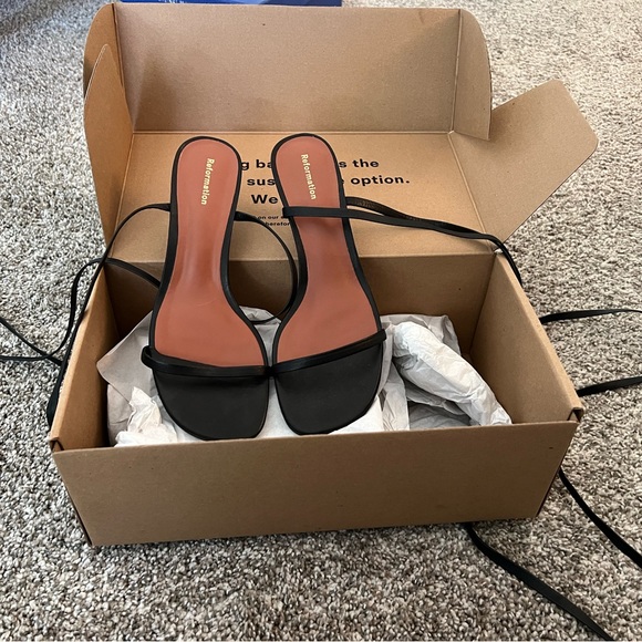 Reformation Carina Sandal, Black, 6.5 - Picture 5 of 10